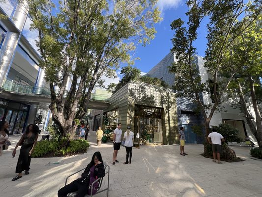 Paradise Plaza by null