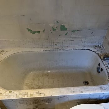 White Tub Refinishing - Before - 3 different tile types from the 1950s and two amateur epoxy spray repairs 20 years ago. Loose tile and grout cracks. - Refinishing Services Near Me White Tub Refinishing - Before - 3 different tile types from the 1950s and two amateur epoxy spray repairs 20 years ago. Loose tile and grout cracks. - Refinishing Services Near Me