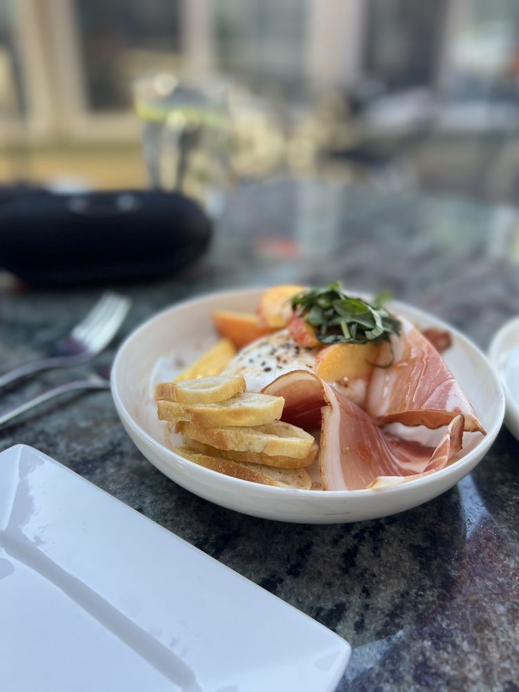 MARTINIS BISTRO Updated August 2024 91 Photos & 239 Reviews 543