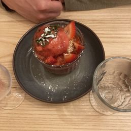Seasonal crumble - strawberry with strawberry ice cream Seasonal crumble - strawberry with strawberry ice cream