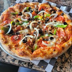La Villa Roma Restaurant & Pizzeria - The works pizza