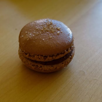 L' Epi d'Or - Chocolate macaroon (small) for 1 Euro.  They offer large ones for a better deal or is you purchase a package it's a better deal. - Sète, 34