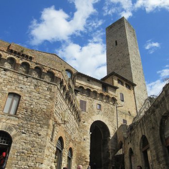 Comune di San Gimignano - another tower - Town Hall Near Me - San Gimignano, SI