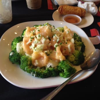 Tea 'n' Bowl - Lychee shrimp :) served with white rice. Very hot and fresh! The cucumber goes great with the shrimp/lychee sauce - Bubble Tea Near Me - Cincinnati, Ohio