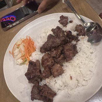 Broken Rice - Shaking beef - Vietnamese Near Me - Honolulu, Hawaii