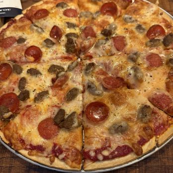 Shamrocks Pub & Grill - Pizza - American Near Me - St Peters, Missouri