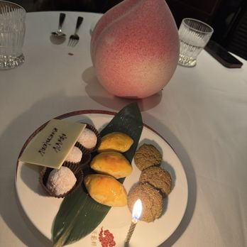 Tin Lung Heen - Dessert plate - Cantonese Near Me - Kowloon, HK