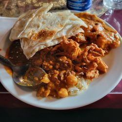 Royal India Cuisine - Lunch buffett, aloo ghobi, channa masala, kadahi panner, daal makhani, rice, pakoras and naan.
