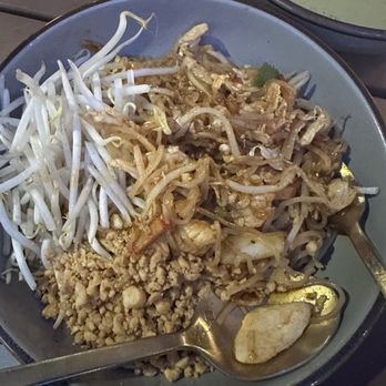 Sisters Thai - Pad Thai - Thai Near Me - Alexandria, Virginia Sisters Thai - Pad Thai - Thai Near Me - Alexandria, Virginia