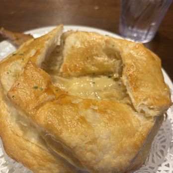 Great Escape Restaurant - Fabulous and huge chicken pot pie. - New American Near Me - Schiller Park, Illinois