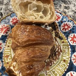 Darlin' Bakery And Cafe - Plain croissant