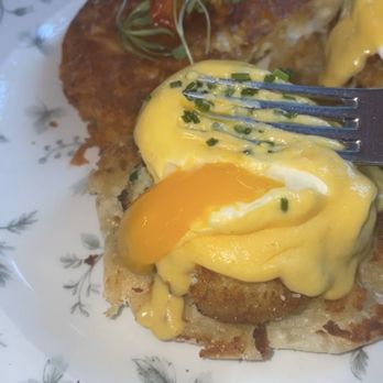 Little Hen - Crab cake Benedict - Breakfast & Brunch Near Me - Miami, Florida