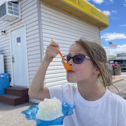 Snow Biz - Small Wedding cake shaved ice with cream (condensed milk)