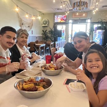 Cajun Crawfish Stop - Cajun/Creole Near Me - Covina, California