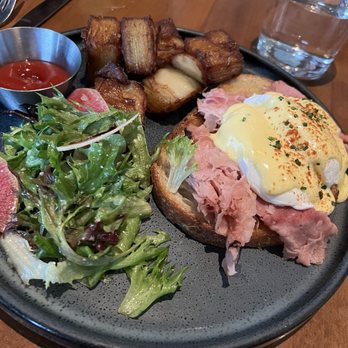 Earls Kitchen + Bar - Eggs Benedict - New American Near Me - Bellevue, Washington Earls Kitchen + Bar - Eggs Benedict - New American Near Me - Bellevue, Washington