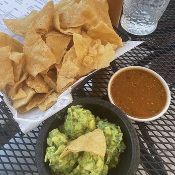La Mesa Modern Mexican - chips, traditional guac, and arbol salsa! - Mexican Near Me - St. Charles, Illinois La Mesa Modern Mexican - chips, traditional guac, and arbol salsa! - Mexican Near Me - St. Charles, Illinois