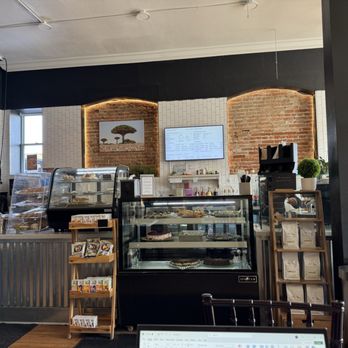 Mocha Point - Pastry case and counter - Coffee & Tea Near Me - Saint Charles, Missouri