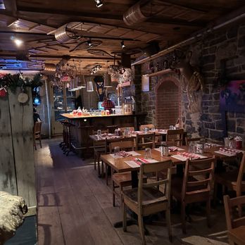La Bûche - Canadian (New) Near Me - Quebec City, Quebec