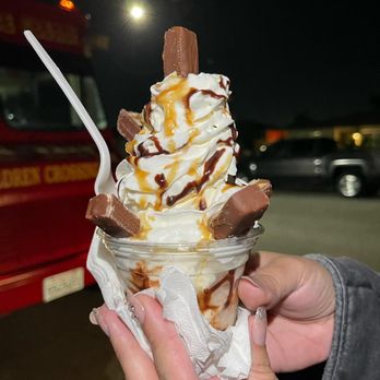 Susana’s Popsicle Party - Snickers Cup topped with caramel & chocolate drizzle - Ice Cream & Frozen Yogurt Near Me - Los Angeles, California Susana’s Popsicle Party - Snickers Cup topped with caramel & chocolate drizzle - Ice Cream & Frozen Yogurt Near Me - Los Angeles, California