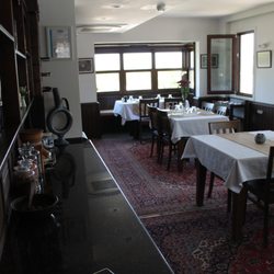 Ayasoluk Hotel - Very comfortable and well appointed dining room where they serve breakfast daily