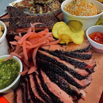 Que on King - a platter of meat and sides - Breweries Near Me - Jacksonville, Florida