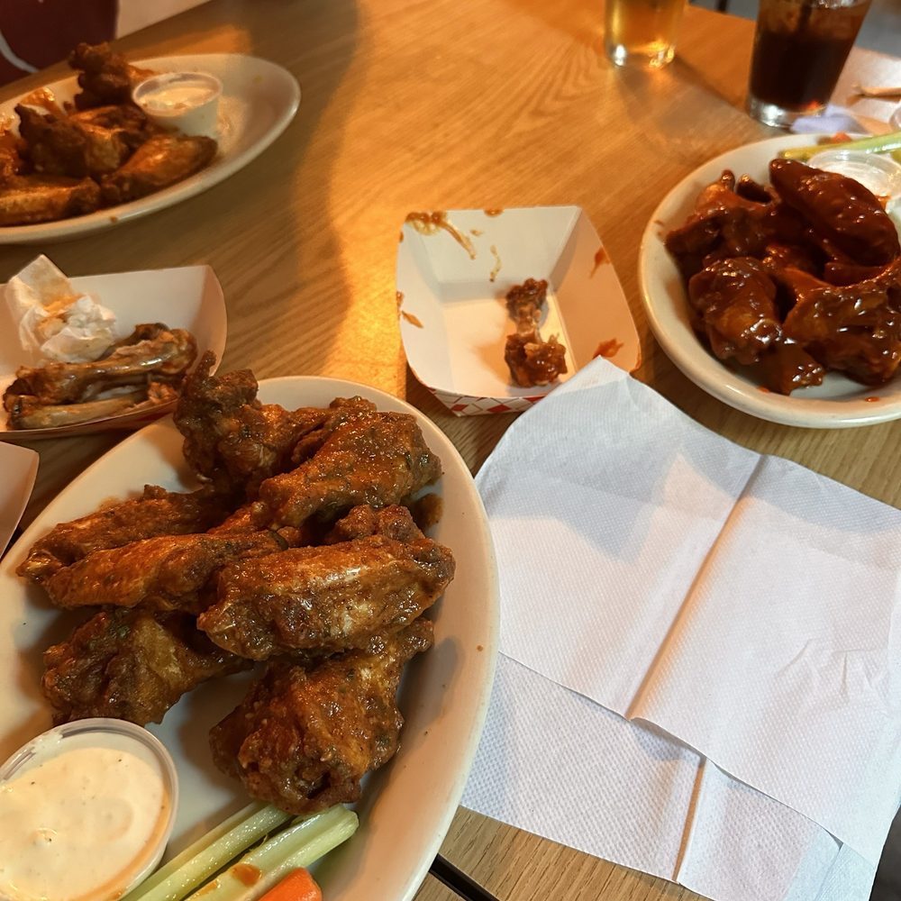 Paulette's Blue Collar Inn Logo