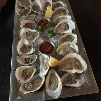 Fin Point Oyster Bar & Grill - Oysters - Seafood Near Me - Boston, Massachusetts