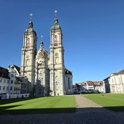 Stiftskirche St. Gallen - The cathedral and monastery courtyard