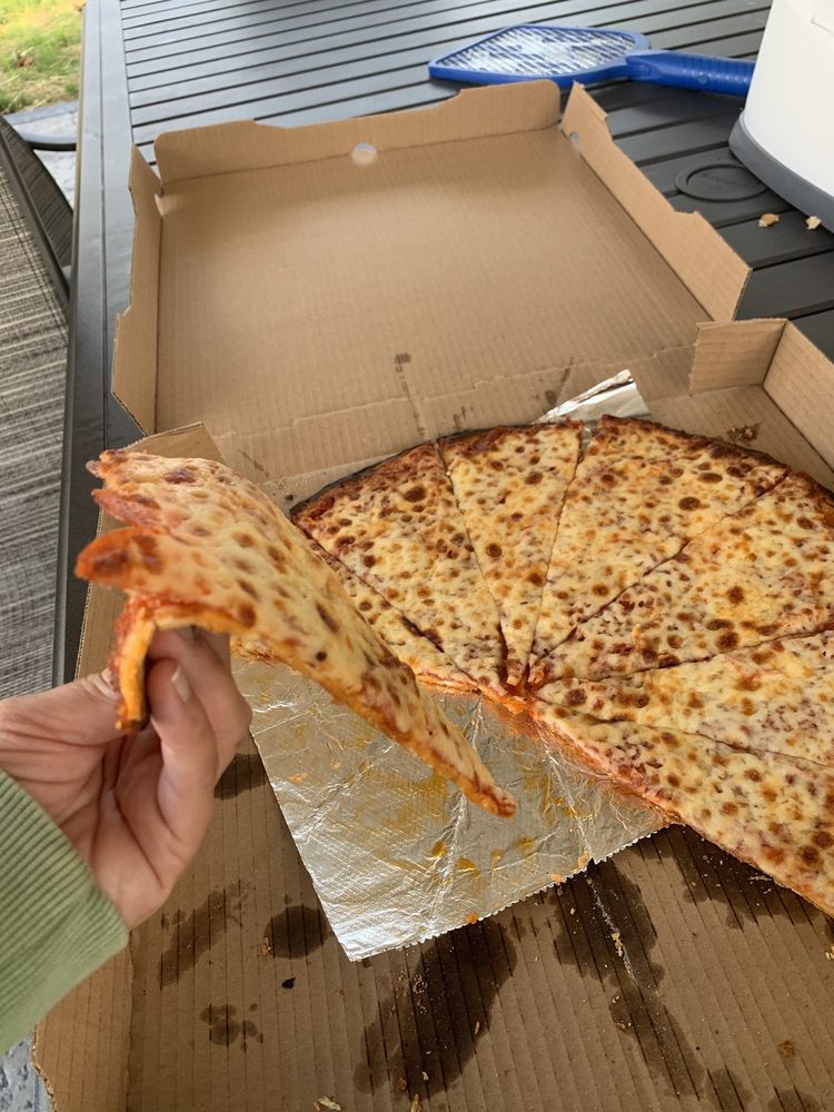 Momo’s Pizzaria Logo