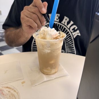 Mrs. Sprinkles Ice Cream - Root Beer Float!  Yum - Ice Cream & Frozen Yogurt Near Me - Albuquerque, New Mexico