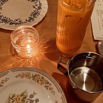 Paadee - Water is a'flowin' and cute plate sets - Thai Near Me - Portland, Oregon