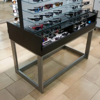 Sunglass Hut - Getting my oakleys tightened - Sunglasses Near Me - Dallas, Texas Sunglass Hut - Getting my oakleys tightened - Sunglasses Near Me - Dallas, Texas