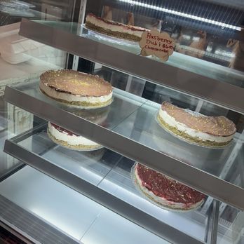 Harry's Hen House - Dubai cheesecakes - Chicken Wings Near Me - Fresno, California