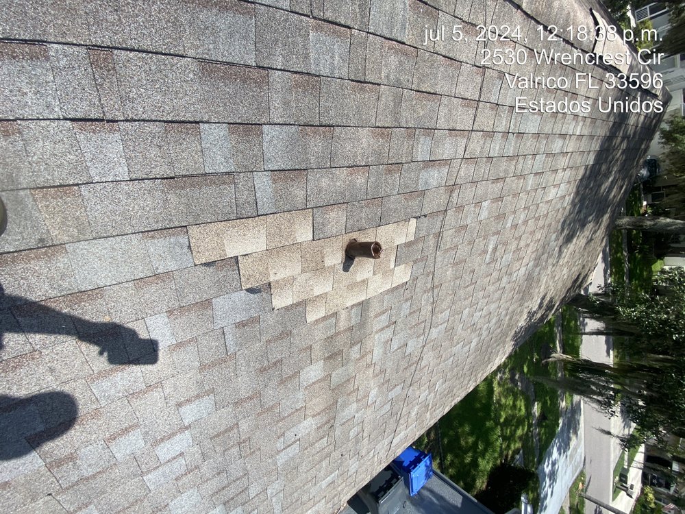 Slide of Marvin CX Construcción Roofing