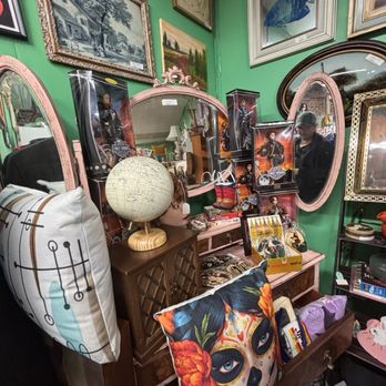 My Mom Had That - Used, Vintage & Consignment Near Me - St. Augustine, Florida