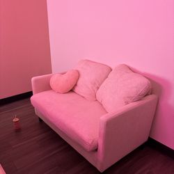 Beaute By Alex - Seating area in wax room