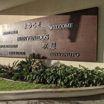 Hotel Hotsson Irapuato - Multilingual welcome sign - Hotels Near Me - Irapuato, GUA