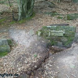 Trekkingplatz Eußerthal - Trekkingplatz P05 Eußerthal Quelle Neuer Brunnen - www.trekkingplatz.de