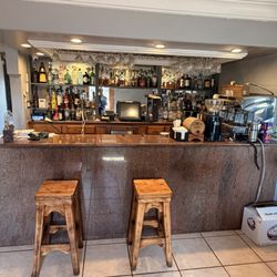 De Luca's Restaurant - Bar