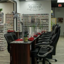 Romie Nail Salon - Chair