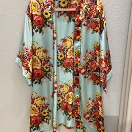 adorable robe for the bride to wear while trying on dresses adorable robe for the bride to wear while trying on dresses
