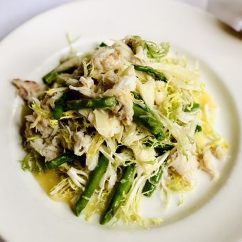 Serratto - FRISÉE: Dungeness crab, poached asparagus, hearts of palm, lemon-truffle vinaigrette - AMAZING & they didn't skimp on the crab! - Italian Near Me - Portland, Oregon