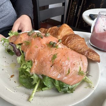 Blue Kale Cafe & Lounge - Cafes Near Me - Skokie, Illinois