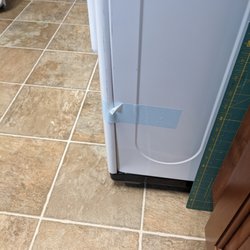 Express Appliance Outlet - Small dent and a little scuff on the right side, again barely noticeable.