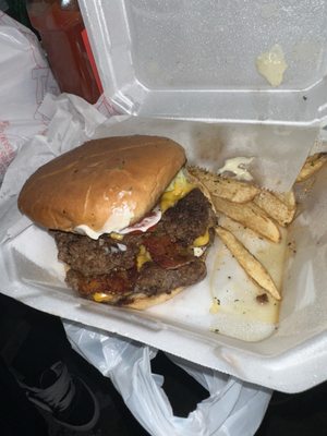 Sparkles Burger & Daiquri by null