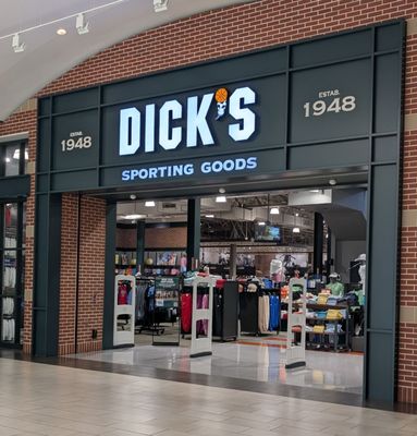 DICK'S Sporting Goods by null