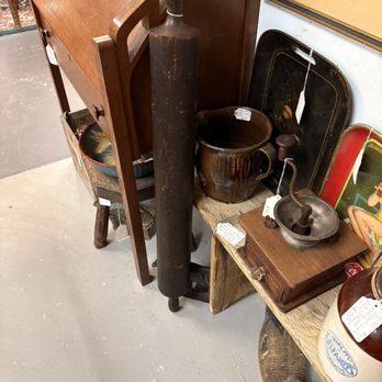 Avonlea Antiques and Interiors - Antiques Near Me - Jacksonville, Florida