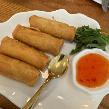 Silk n Spice Thai Cuisine - Vegetable Crispy Spring Roll (4), it looked prettier when it arrived but I ate the flower LOL! - Thai Near Me - Cypress, Texas
