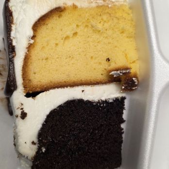 Donut Hole Bakery Cafe - Donuts Near Me - Destin, Florida