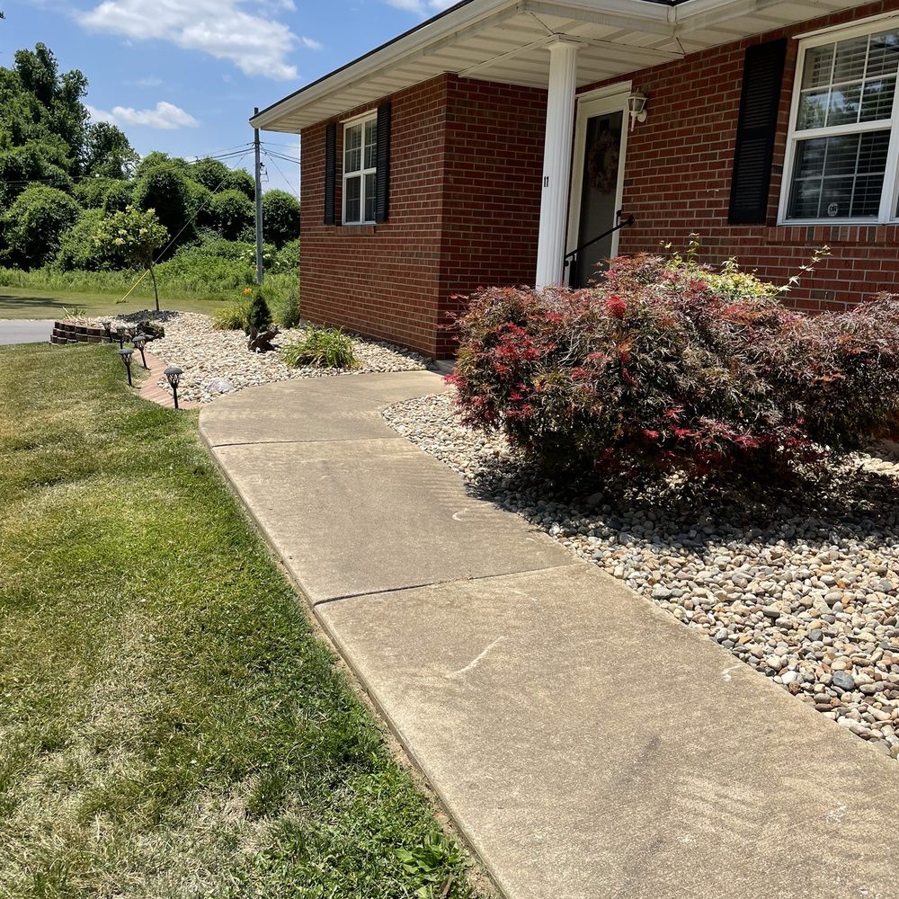 Stone Landscaping - the front of a brick house - Landscaping Near Me - Edwardsville, Illinois Stone Landscaping - the front of a brick house - Landscaping Near Me - Edwardsville, Illinois